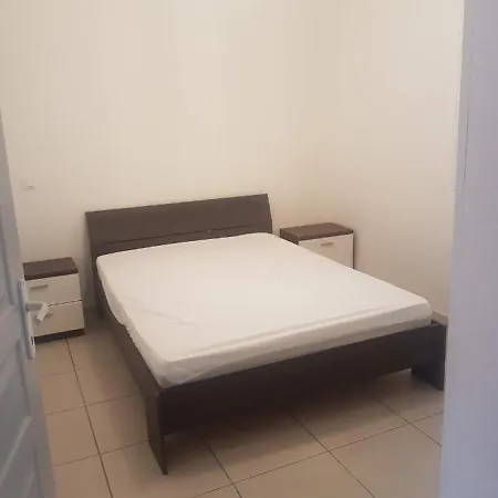 Appartement T2 Garage Et Terrasse Nîmes